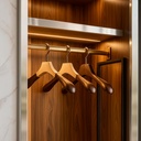 GANCHO PARA MUJER (MADERA CON CUERO) (SET 2 PIEZAS) BEIGE - MOD. PER3201